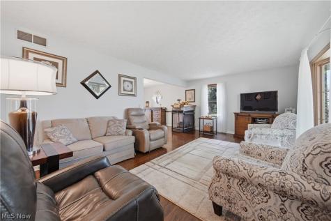 1068 Shelview Circle NW Uniontown OH 44685