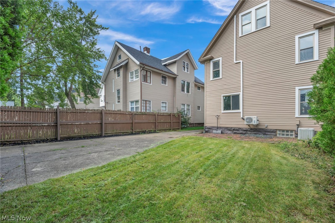 1515 Orchard Grove Avenue Lakewood OH 44107