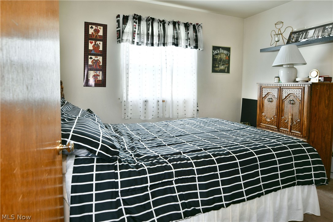 2475 Beal Street NW Warren OH 44485