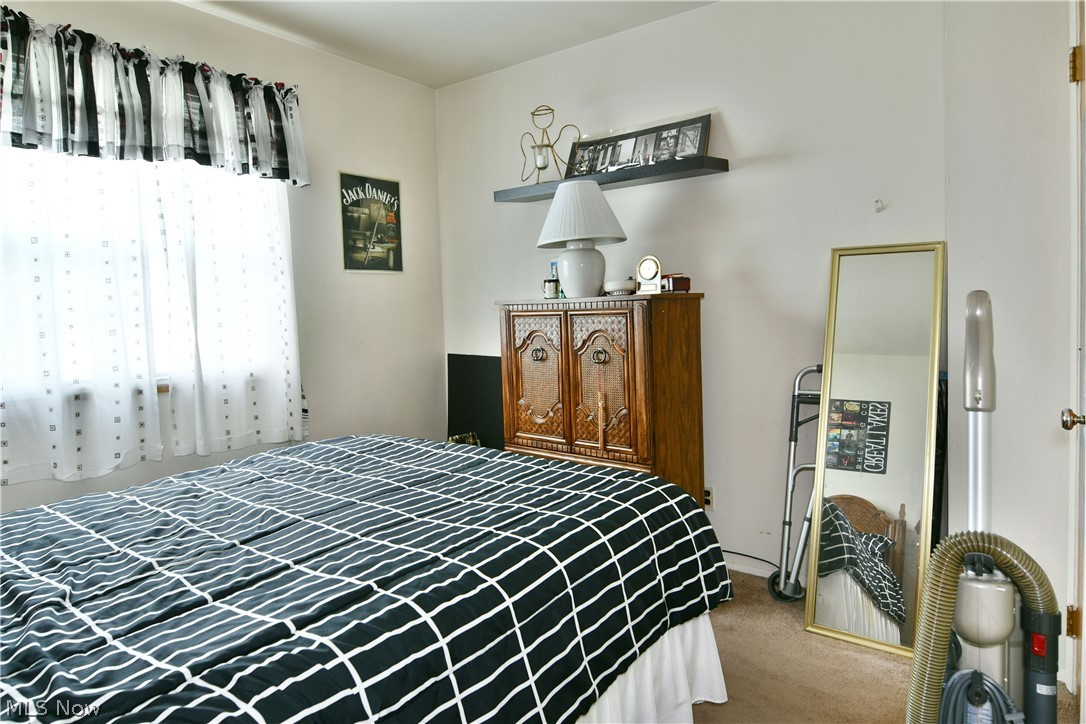 2475 Beal Street NW Warren OH 44485