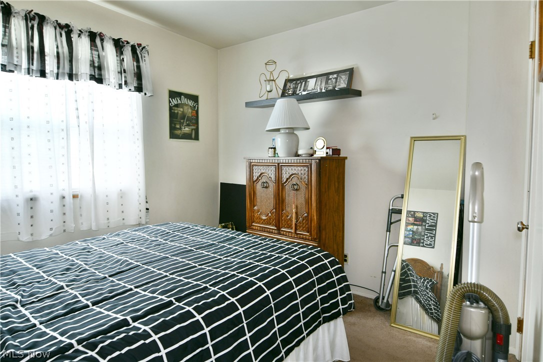 2475 Beal Street NW Warren OH 44485