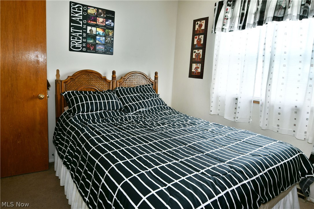 2475 Beal Street NW Warren OH 44485