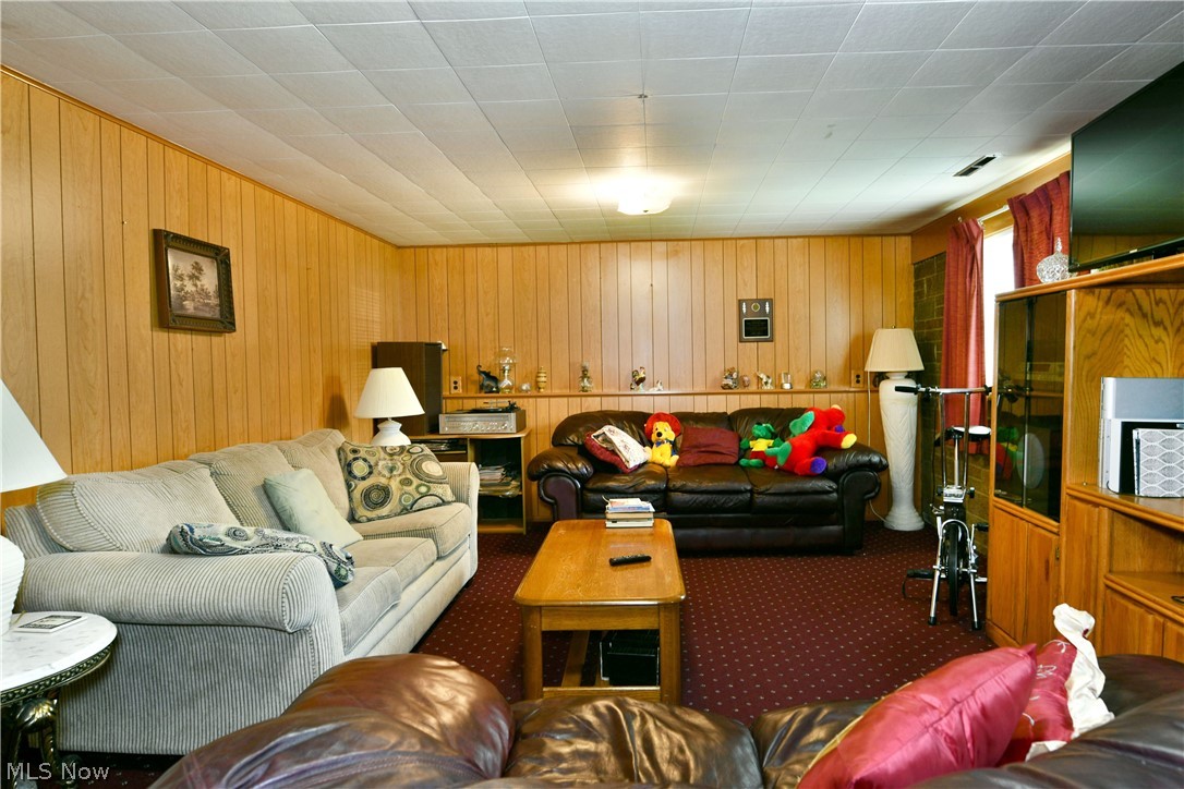 2475 Beal Street NW Warren OH 44485