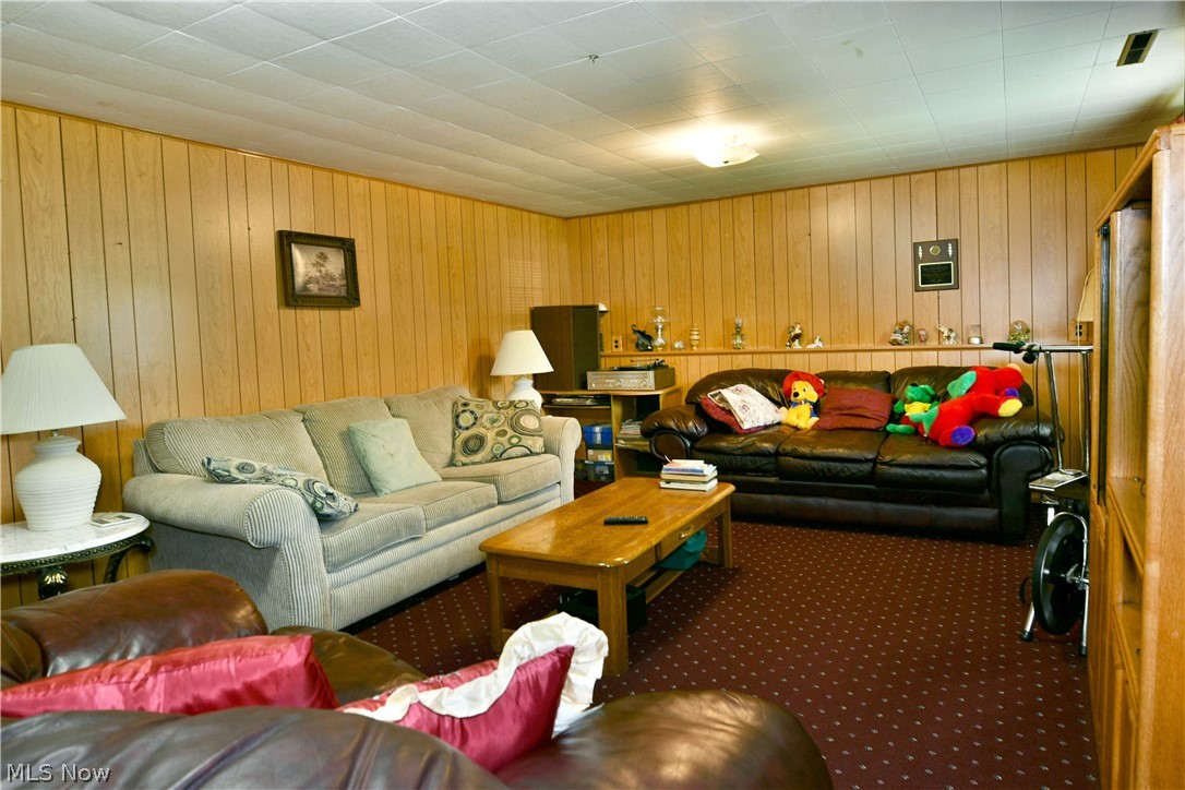 2475 Beal Street NW Warren OH 44485