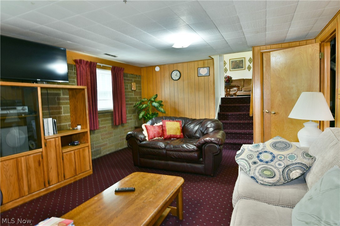 2475 Beal Street NW Warren OH 44485