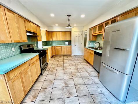 1160 Lisa Ann Drive Akron OH 44313
