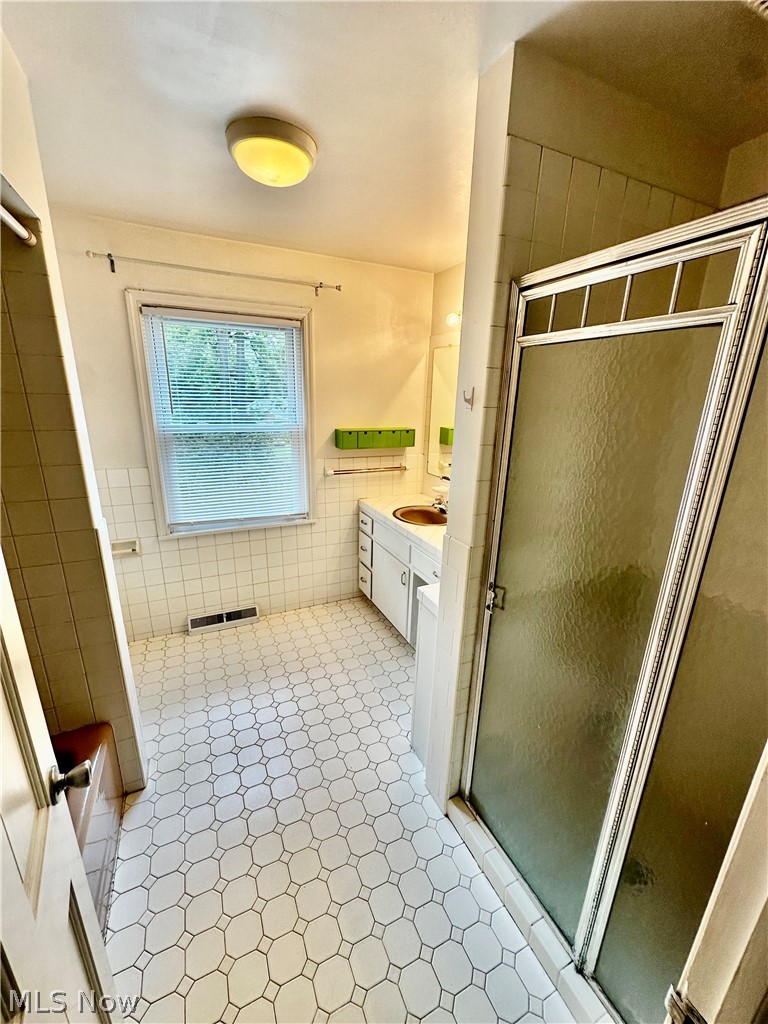 1160 Lisa Ann Drive Akron OH 44313