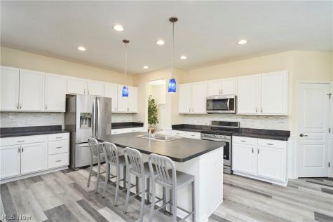180 Nottingham Way Wadsworth OH 44281