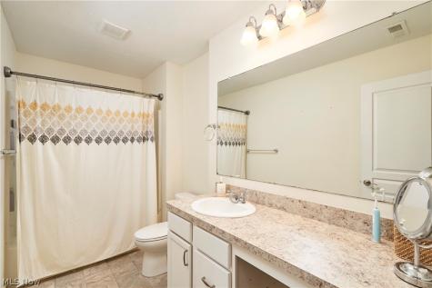 180 Nottingham Way Wadsworth OH 44281