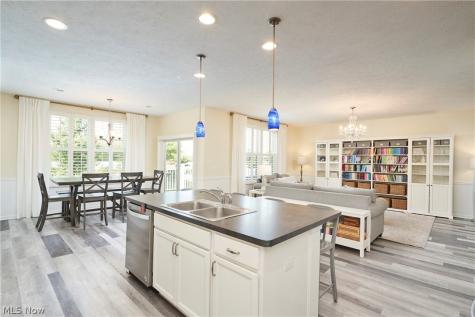 180 Nottingham Way Wadsworth OH 44281