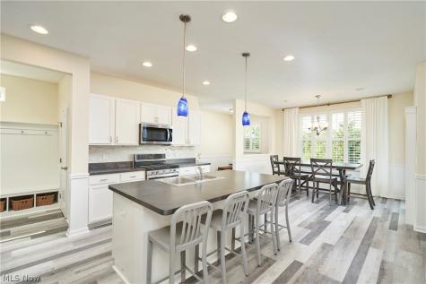 180 Nottingham Way Wadsworth OH 44281