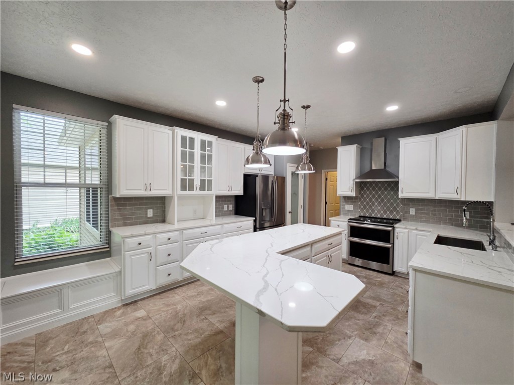1901 Pembrooke Lane Avon OH 44011