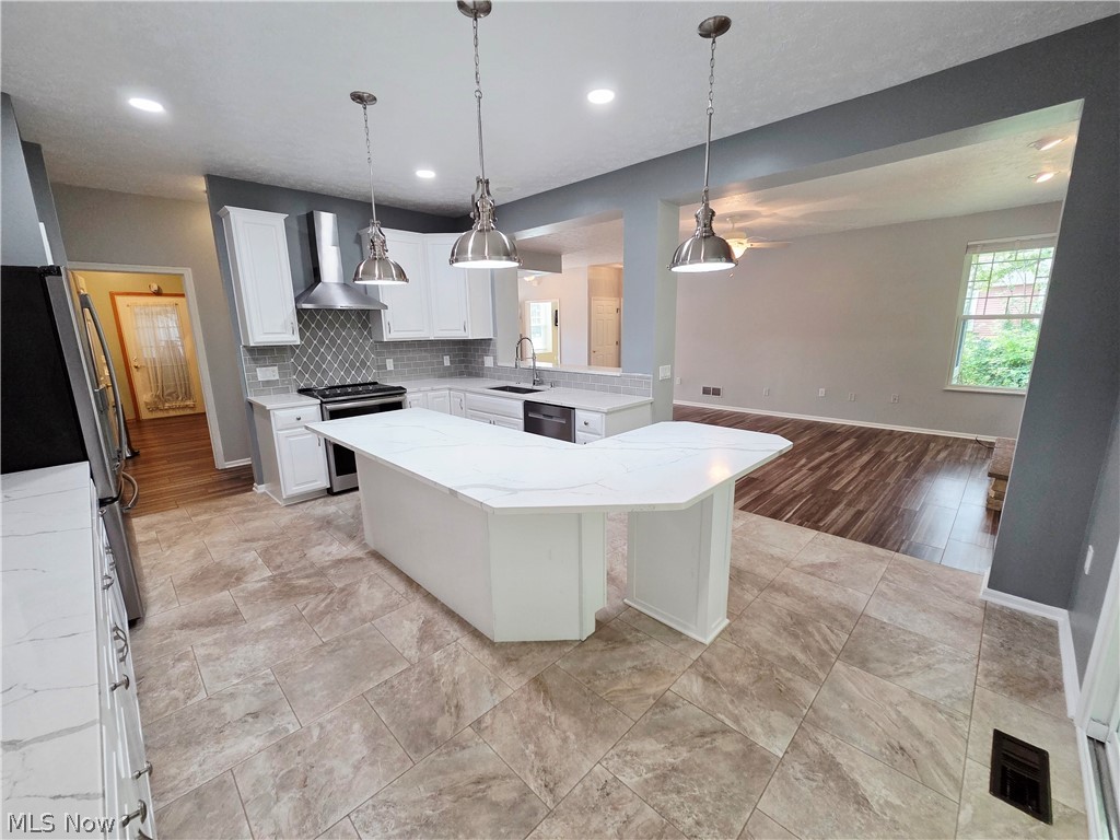 1901 Pembrooke Lane Avon OH 44011