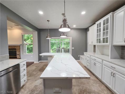 1901 Pembrooke Lane Avon OH 44011