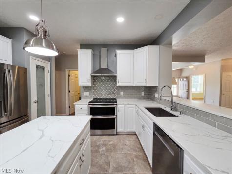 1901 Pembrooke Lane Avon OH 44011