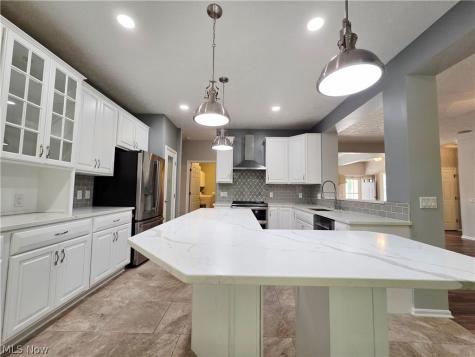 1901 Pembrooke Lane Avon OH 44011