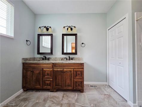 1901 Pembrooke Lane Avon OH 44011