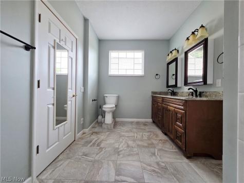 1901 Pembrooke Lane Avon OH 44011