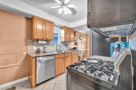 2523 Center Drive Parma OH 44134
