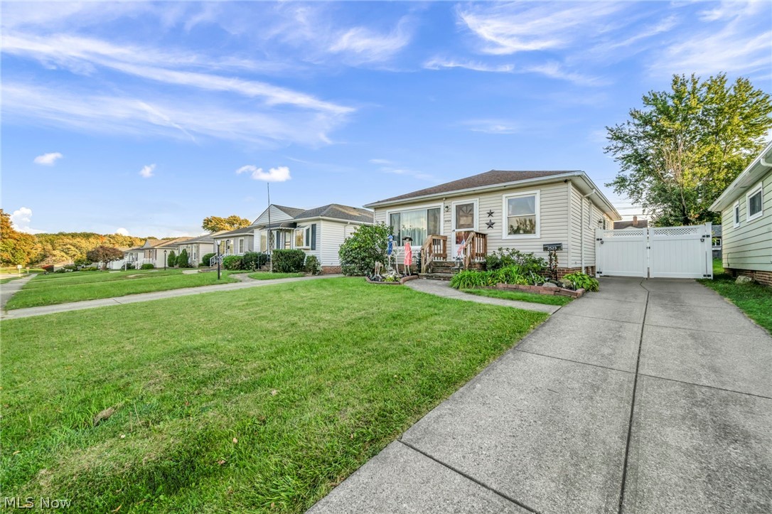 2523 Center Drive Parma OH 44134