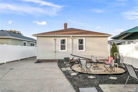 2523 Center Drive Parma OH 44134