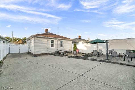 2523 Center Drive Parma OH 44134
