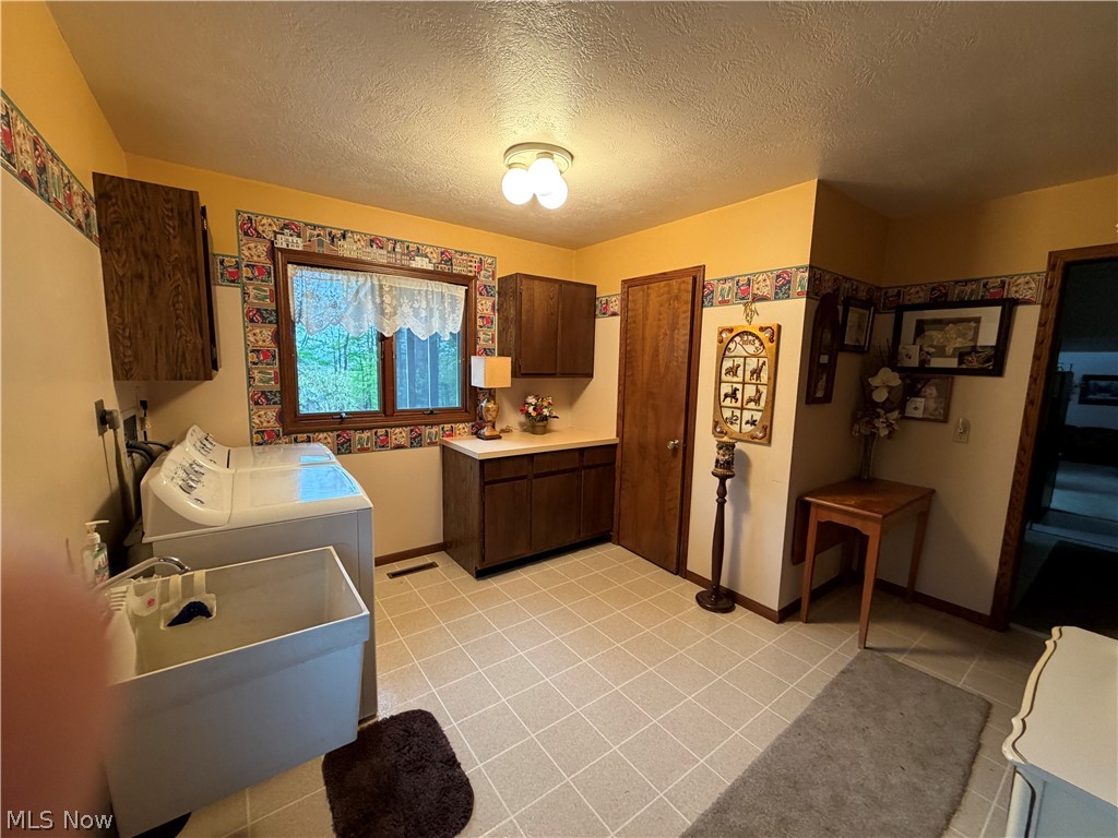 2359 Oak Tree Drive NW Dover OH 44622