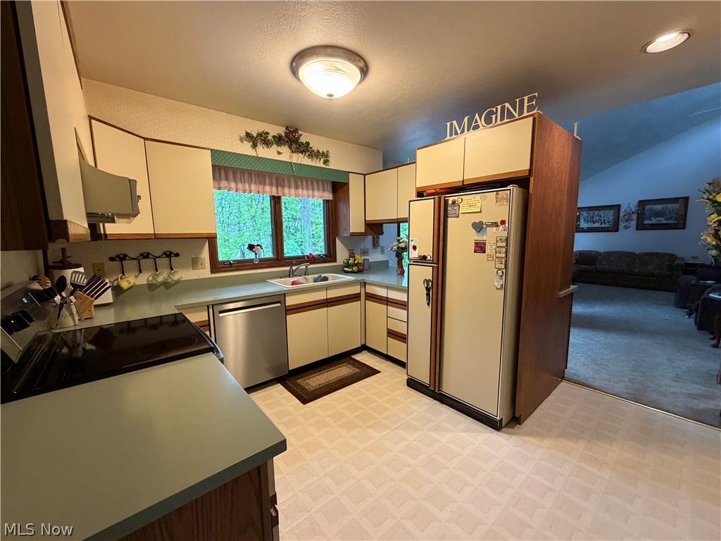 2359 Oak Tree Drive NW Dover OH 44622