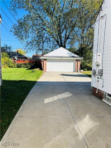 4081 E 175th Street Cleveland OH 44128