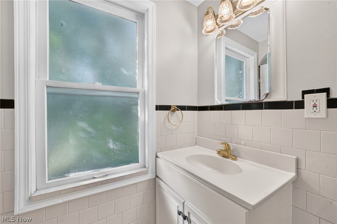 3846 Grosvenor Road South Euclid OH 44118