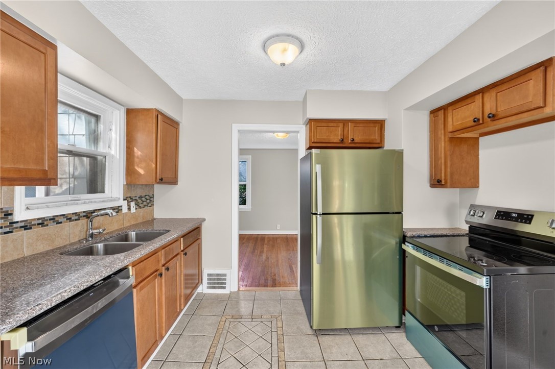 3846 Grosvenor Road South Euclid OH 44118