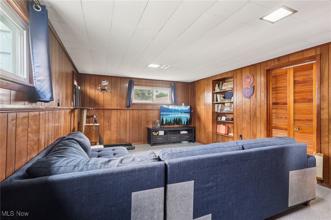 18018 Ridgeline Avenue Cleveland OH 44135