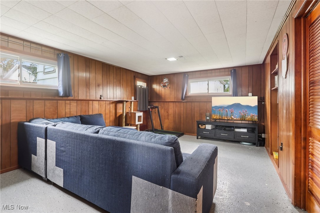 18018 Ridgeline Avenue Cleveland OH 44135