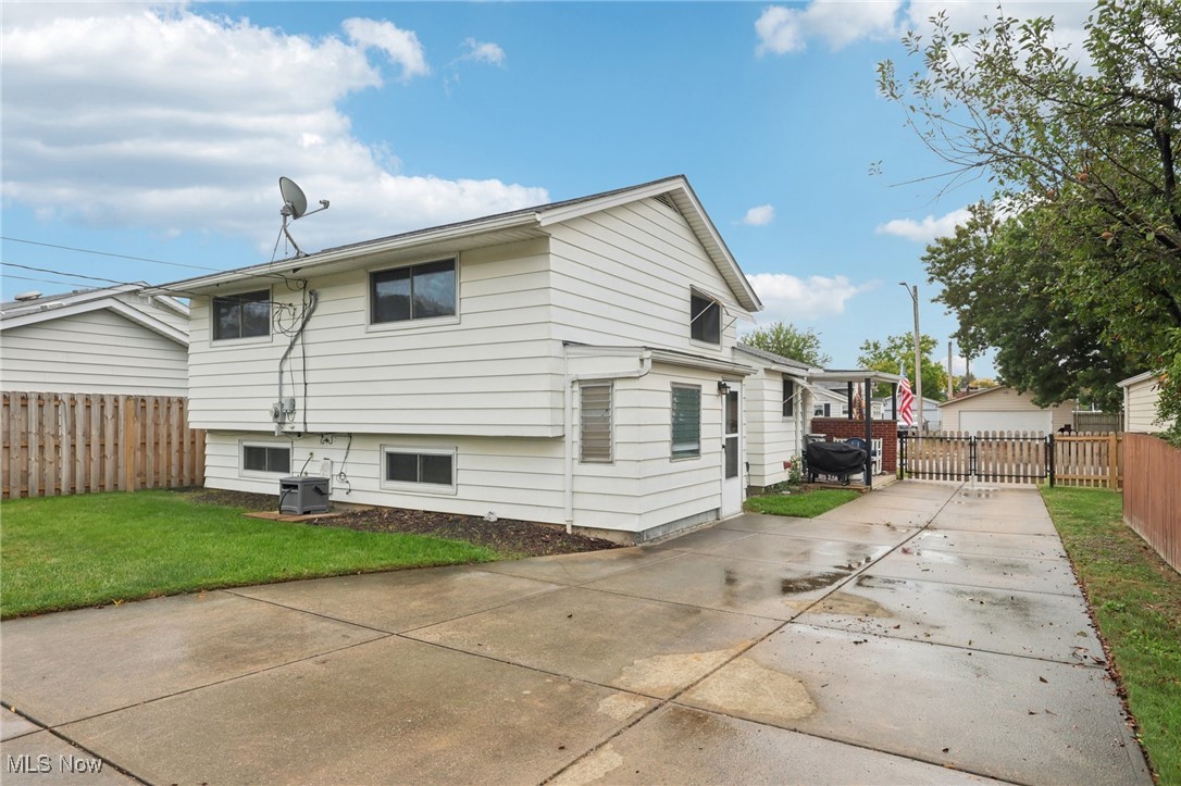 18018 Ridgeline Avenue Cleveland OH 44135