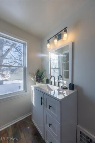 464 E 250th Street Euclid OH 44132