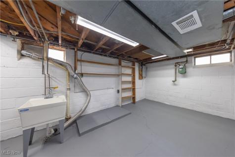 464 E 250th Street Euclid OH 44132