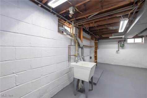 464 E 250th Street Euclid OH 44132