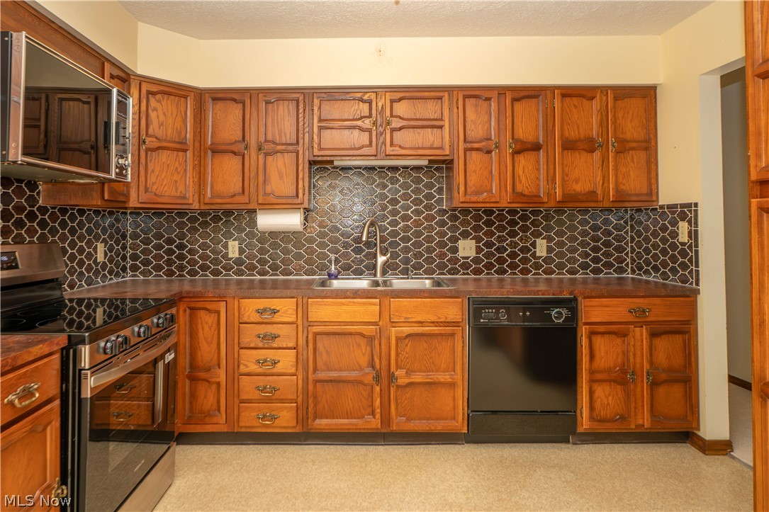 2421 Fairview Road Uniontown OH 44685