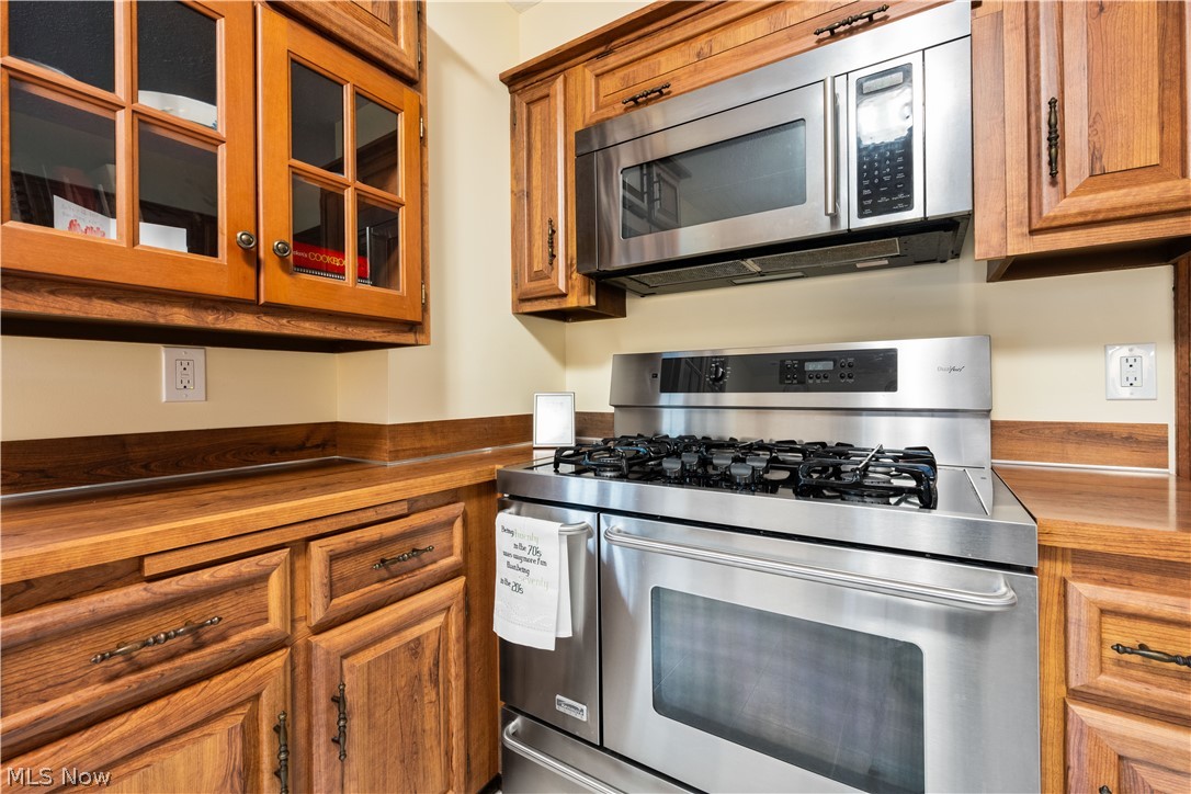 21398 Stratford Avenue Rocky River OH 44116