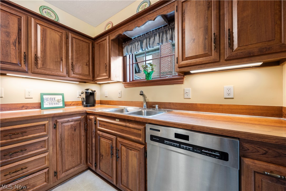 21398 Stratford Avenue Rocky River OH 44116