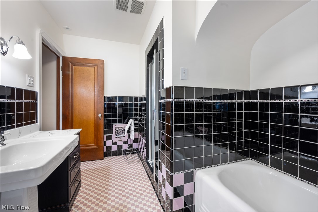 21398 Stratford Avenue Rocky River OH 44116