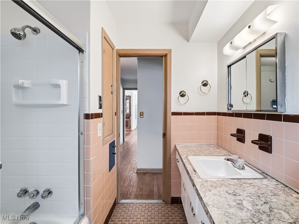 11317 Lake Avenue Cleveland OH 44102