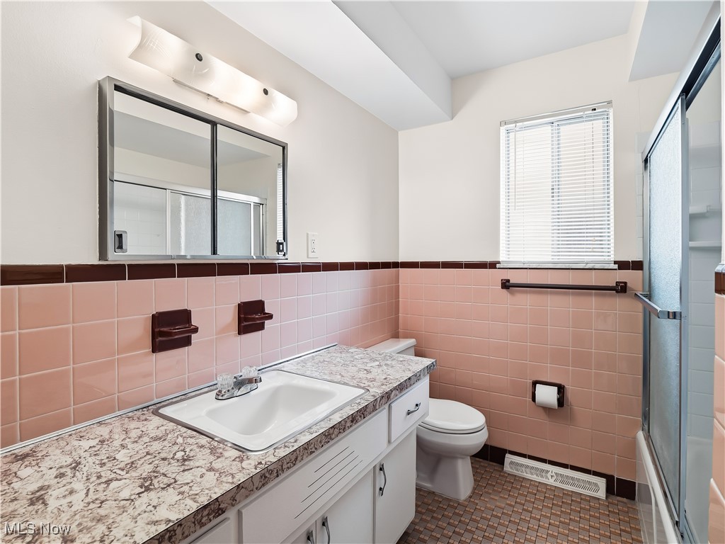 11317 Lake Avenue Cleveland OH 44102