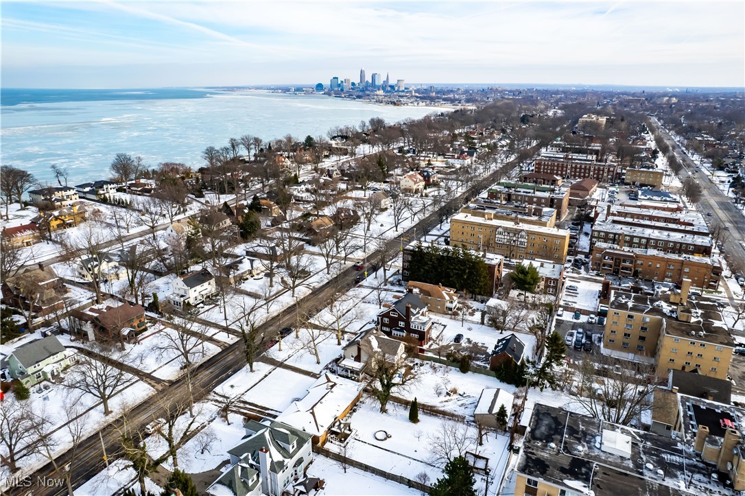 11317 Lake Avenue Cleveland OH 44102