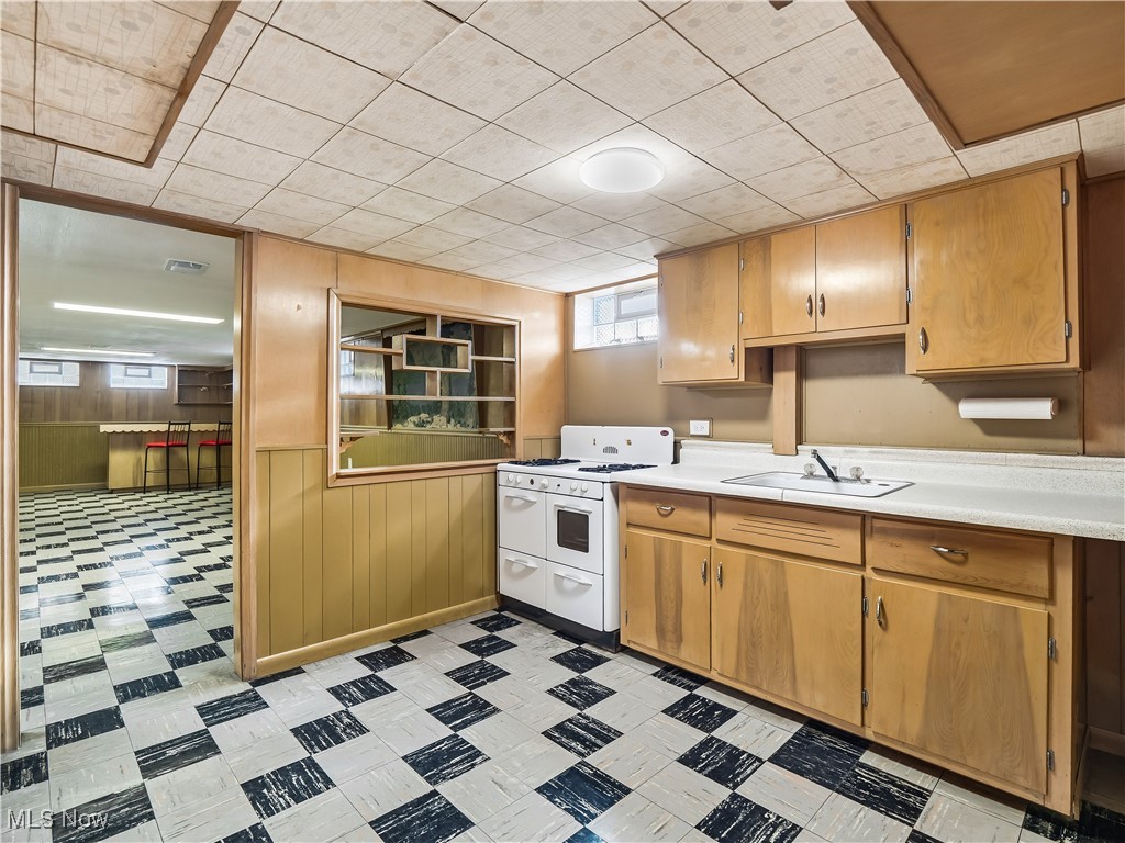 11317 Lake Avenue Cleveland OH 44102