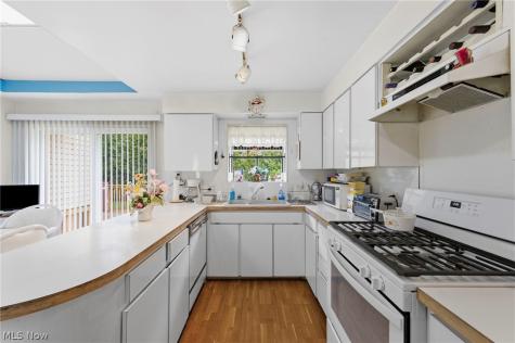 2619 S Green Road Beachwood OH 44122