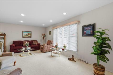 2619 S Green Road Beachwood OH 44122
