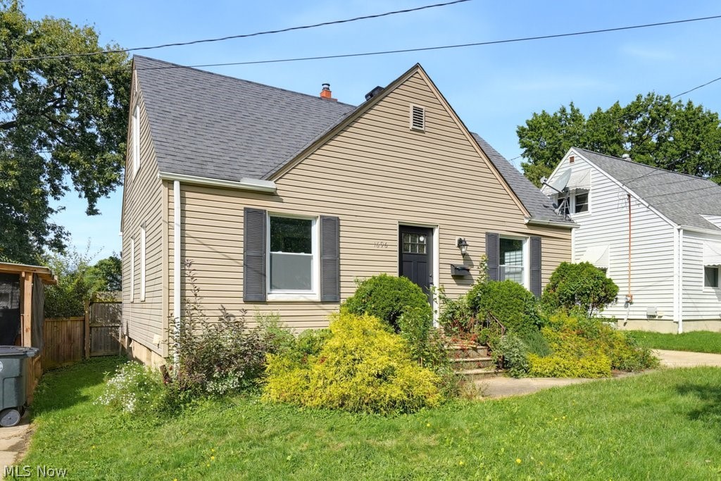 1696 Oakwood Avenue Akron OH 44301