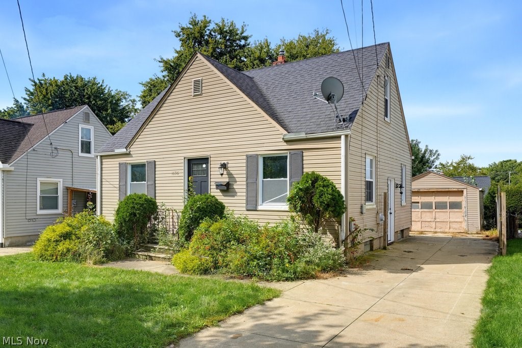 1696 Oakwood Avenue Akron OH 44301