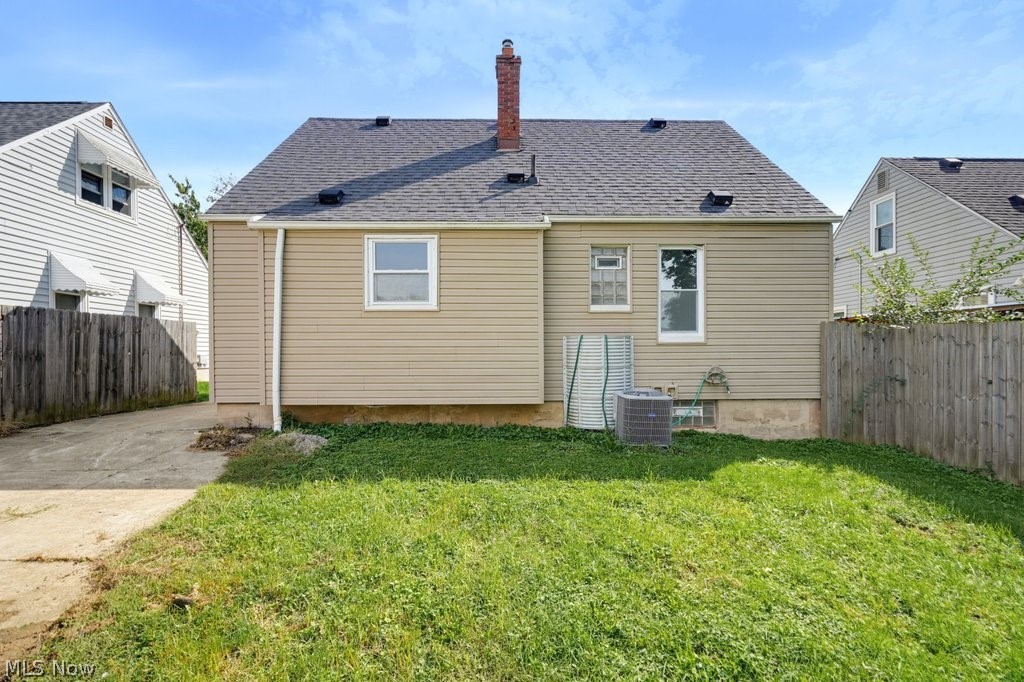 1696 Oakwood Avenue Akron OH 44301